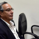 Gayoso cuestiona defensa anterior de Hugo Javier y menciona a un «administrador» detrás