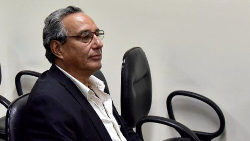 Gayoso cuestiona defensa anterior de Hugo Javier y menciona a un «administrador» detrás