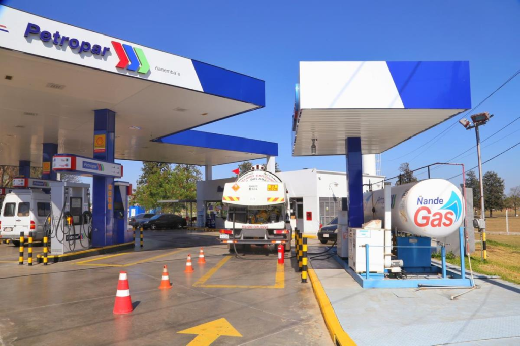Apesa advierte que 300 estaciones cerraron y respuesta conjunta ante suba de combustibles