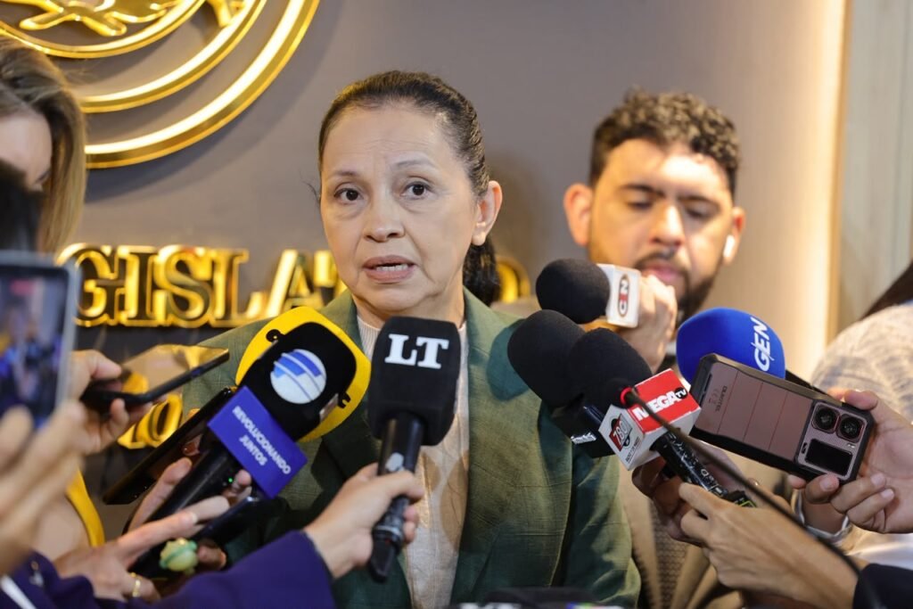 Yolanda Paredes pide pérdida de investidura de Zenaida Delgado por presuntos cobros indebidos