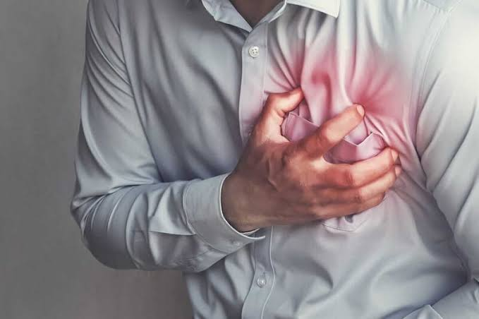 Hipertensión, vapeo y mal descanso elevan el riesgo cardiovascular, advierte doctora