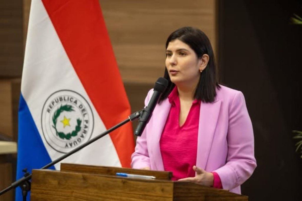 Campaña Sucia: Viceministra deja el MITIC tras investigaciones y su impacto «no recae solamente sobre ella”