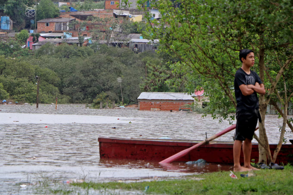 Inundaciones en Ciudad del Este afectan a mil familias y obligan a evacuaciones