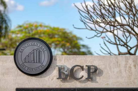 Aguilera atribuye disputa bancaria a intereses económicos y pide preservar independencia del BCP