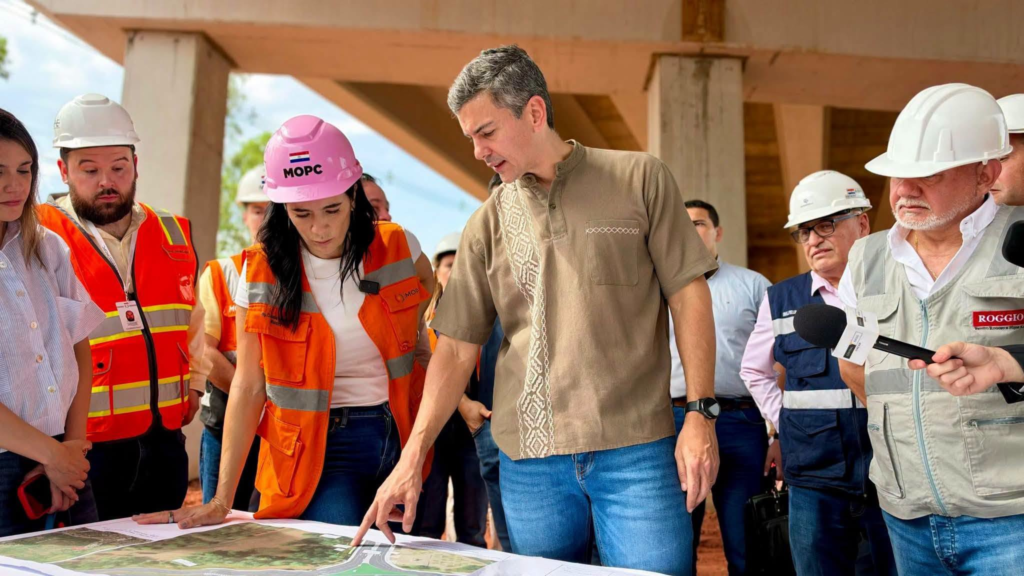 Peña destaca avances de obras del Corredor Vial Las Residentas durante visita